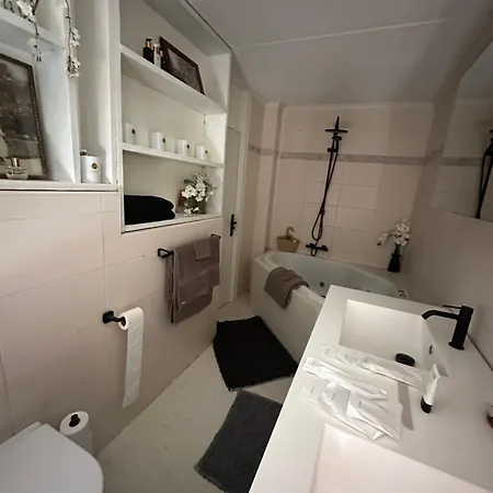 Holiday home Mooi Regio Efteling Met Jacuzzi, 3 Slaapkamers En Tuin Op Z Met Bbq Waalwijk